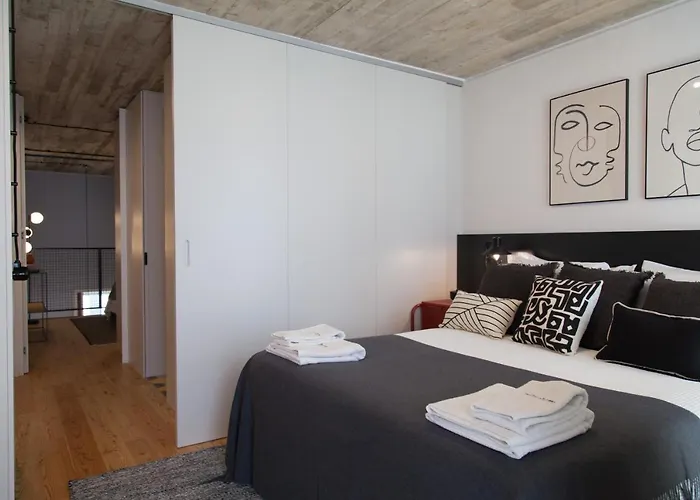 Flh Intendente Elegant Mezzanine With Balcony * Lisboa