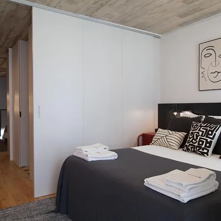 Flh Intendente Elegant Mezzanine With Balcony * 리스본